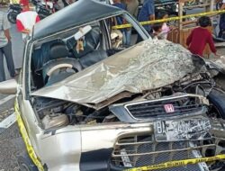 Ditabrak Kereta Api di Pariaman, Mobil Ringsek Penumpang Luka-luka
