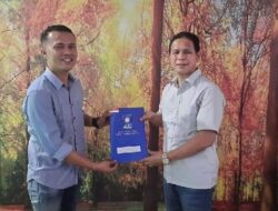 Terima SK, Anggry Nursa Pimpin DPD PAN Kota Solok