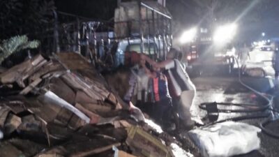 Di Ampek Angkek, Mobil Pikup Terbakar