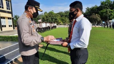 31 Polisi Dharmasraya Berprestasi Dapat Penghargaan