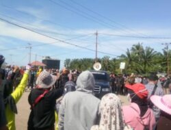 Upaya Menagih Hak Masyarakat, Masyarakat Kinali Portal Akses PT LIN