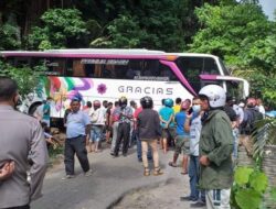 Hingga Kini Bus Pariwisata Gracias Masih “Nyangkut” di Kelok 44