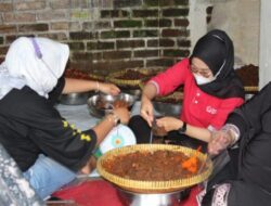 Warga Agam Kirim 500 Kg Rendang untuk Perantau Terkena PPKM di Jabodetabek