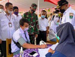 Pelajar di Padang Pariaman Jalani Vaksinasi
