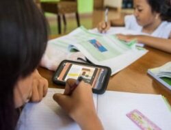 Murid Sekolah di Sawahlunto Belajar di Rumah lagi