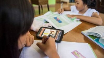 Murid Sekolah di Sawahlunto Belajar di Rumah lagi