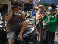 Mahasiswa KKN Unand Bagikan Masker di Pakan Salasa Magek