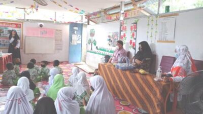 Pastikan Bantuan Turun, Nevi Zuairina Cek Langsung ke Lembaga Pendidikan