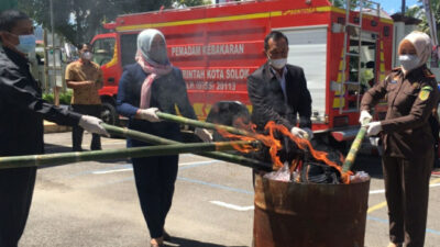 Kejari Solok Musnahkan Barang Bukti Sabu, Ganja Hingga Sisik Trengiling