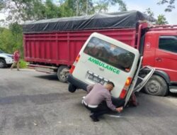 Tabrak Truk, Sopir Ambulans Meninggal