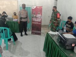Dinkes Vaksinasi 80 Warga di Markas Koramil