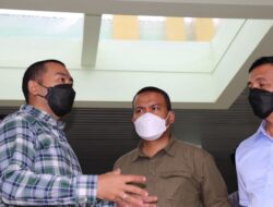 Wagub Sumbar Serahkan Bantuan Covid-19 di Solok Selatan