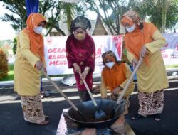 Dekranasda Tanah Datar Marandang di Halaman Gedung Indo Jolito