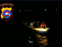 Satpolairud Polres Pessel Evakuasi Kapal Nelayan di Perairan Maman