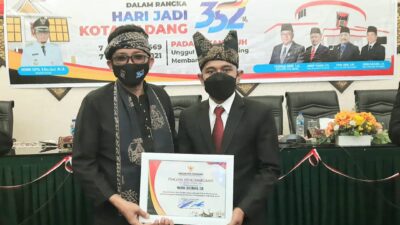 Hari Jadi Kota Padang ke 352 Tahun, Wanda Leksmana Penerima Pin Emas Termuda
