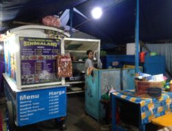 Aki Tenaga Surya, Bahagiakan Pedagang Kuliner Malam