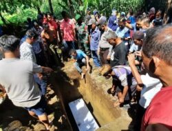 Isak Tangis Sambut Jenazah Korban Kebakaran Lapas Tangerang di Padang Pariaman