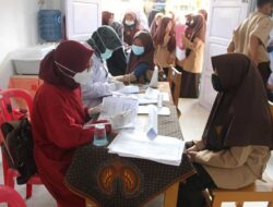 Ratusan Pelajar SLTP dan Warga Padang Panjang Divaksinasi 