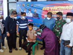 Masyarakat Padang Pariaman Ikuti Vaksinasi