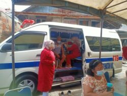 Jemput Bola, Mobil Vaksin Meluncur ke Tengah Warga