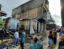 Tiga Unit Toko di Pasar Sungai Geringging Padang Pariaman Hangus Terbakar