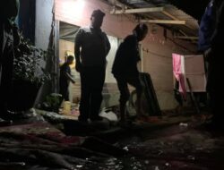 Tinjau Lokasi Banjir, Fadly Amran Salurkan Bantuan