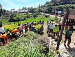 Satgas BPBD Agam Bersihkan Longsoran di Jorong 100 Janjang 