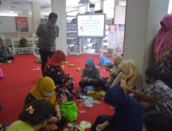 Pustaka Daerah Sumbar Latih Perempuan Membuat Produk Bernilai dari Sampah