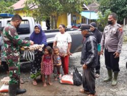 Warga Korban Longsor Dapat Bantuan Sembako