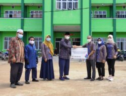 PLN Sumbar Serahkan Bantuan untuk Yayasan Dar El-Iman