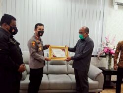 Ketua DPRD Sumbar Berikan Penghargaan Pada Kapolresta Padang