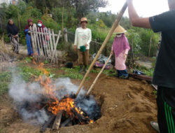 PKM Unand Bina Poktan di Agam Pembuatan Biochar Berbasis Potensi Lokal