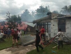 Rumah Nenek Aminah di Kampung Jawa Terbakar