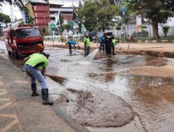 Keluhkan Debu Proyek Drainase, Walikota Bukittinggi Instruksikan Jalan Dibersihkan