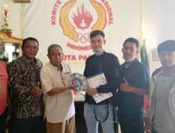 KONI Padang Serahkan Bonus Spontan