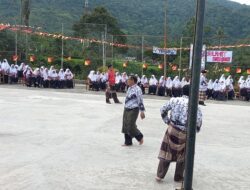 Meriahkan Hari Guru, MAN 3 Padang Panjang Gelar Futsal Pakai Sarung