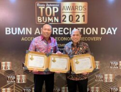 Dirut dan Direktur Keuangan PT Jasa Raharja Raih Penghargaan Pada Top BUMN Awards 2021