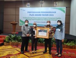 Terbaik Melindungi Pekerja, SPH Terima PLKK Award 2021 dari BPJAMSOSTEK