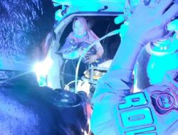 Dramatis, Polisi dan Warga Evakuasi Bayi di Pesisir Selatan