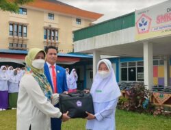 300 Siswa SMK Genus Bukittinggi dapat Laptop dari Yayasan INGG