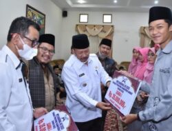 Bupati Agam Beri Hadiah Qari Juara MTQ di Padang Panjang