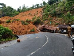 Jalan Puncak Panorama Mandeh Longsor