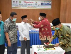  Sejumlah Tokoh Penggerak Zakat Terima Penghargaan dari Baznas Padang Pariaman