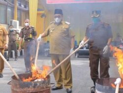 Kejari Musnahkan Barang Bukti, Bupati Pasaman: Kita Serius Berantas Peredaran Barang Haram