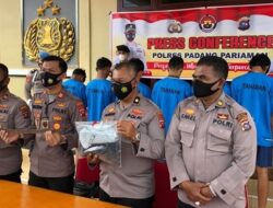 Polres Padang Pariaman Tangkap Sembilan Orang Bersamurai