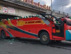 Fly Over Padang Panjang Makan Korban, Bus Sipirok Nauli Nyangkut di Kolong