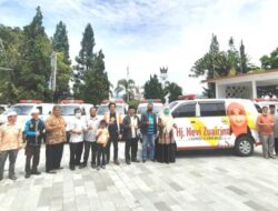 Nevi Zuairina Serahkan 8 Ambulan untuk Rumah Sakit dan Yayasan Sosial