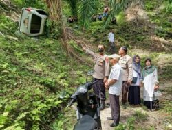 Usai Vaksinasi, Mobil Ambulan Tim Vaksinator Masuk Jurang di Koto Laweh