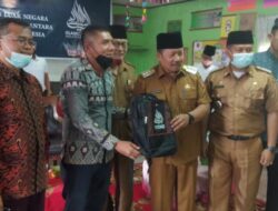 Islamic AID Malaysia Serahkan Bantuan untuk SDN 03 Koto Marapak