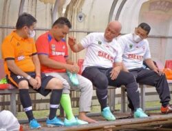 Izet, Mantan Preman Main Sepakbola Bersama Gubernur